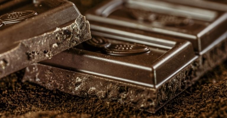 carrés de chocolat noir