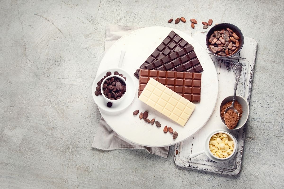 Lire la suite à propos de l’article Le chocolat sous toutes ses formes : noir, blanc, lait et recettes à savourer
