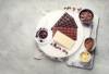 tablettes de chocolat noir chocolat au lait et chocolat blanc